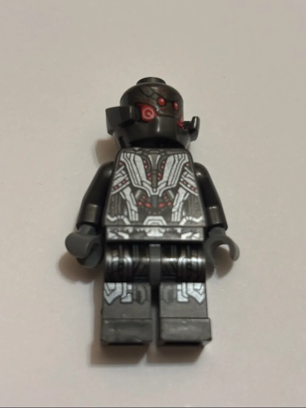 LEGO Black Cyborg Minifigure with Red Accents - Picture 3 of 7